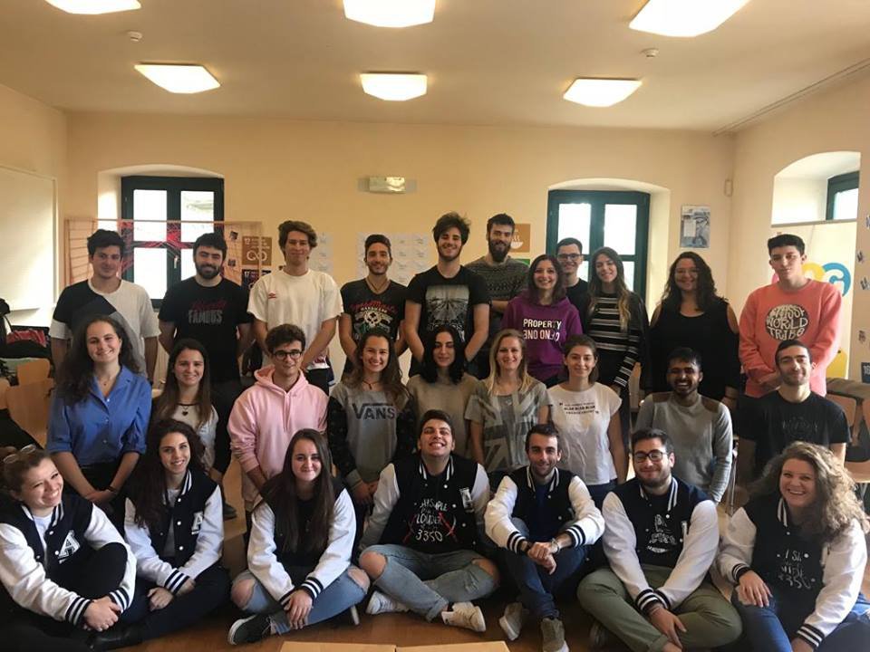 Mobilità internazionale. “Help to help”, apprendere l'inglese divertendosi: lunedi’ 6 maggio, ore 17.30, sala Fittke, piazza piccola 3, incontro informativo